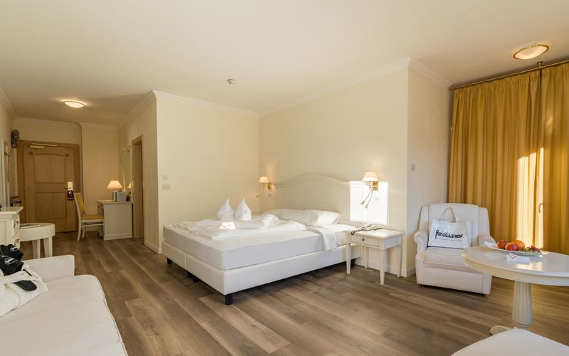 Familienfreundliches Hotel Funggashof in Südtirol mit Außenpool und Bergblick