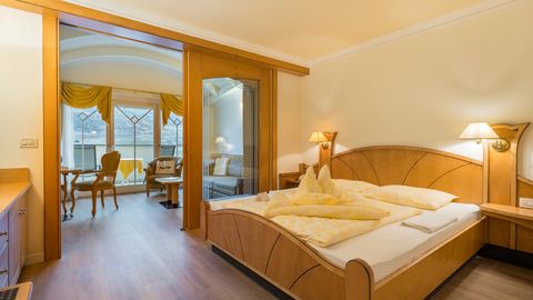 Familienfreundliches Hotel Funggashof mit Pool und Bergblick in Naturns, Südtirol