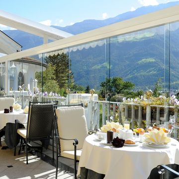Frühstücksbuffet im Funggashof Hotel in Südtirol mit frischen regionalen Produkten