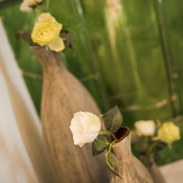 Hotelrezeption im Funggashof Naturns mit freundlichem Empfangspersonal