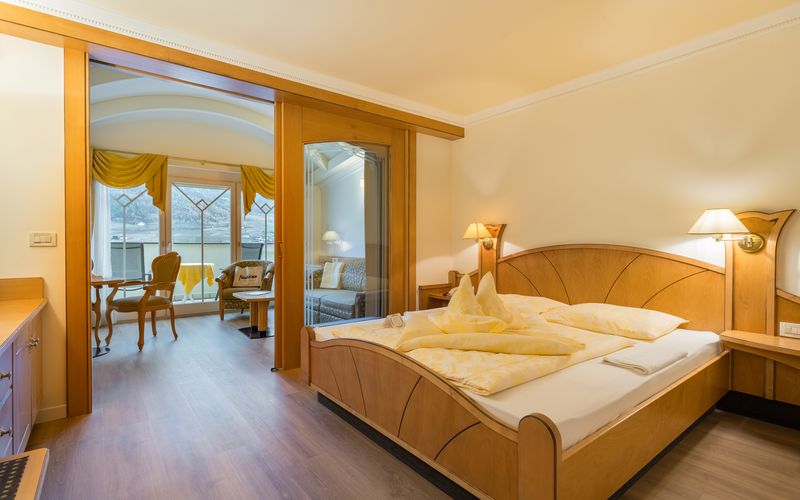 Familienfreundliches Hotel Funggashof mit Pool und Bergblick in Naturns, Südtirol