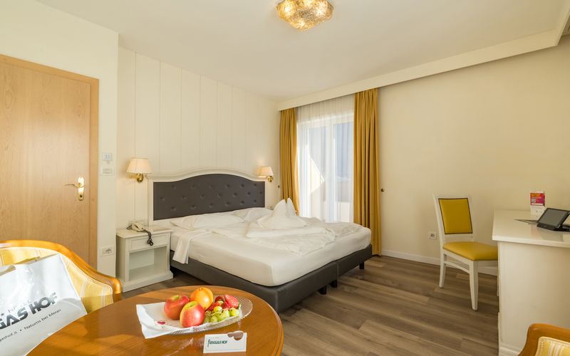 Modernes Superior Appartement mit Balkon und Bergblick im Funggashof in Naturns