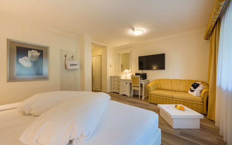 Doppelzimmer mit Balkon im Hotel Funggashof in Südtirol