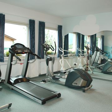 Fitnessraum im Hotel Funggashof in Naturns mit modernen Trainingsgeräten Fitnessraum im Hotel Funggashof in Naturns mit modernen Trainingsgeräten