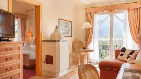 Familienfreundliches Hotel Funggashof mit Pool und Bergblick in Naturns, Südtirol Wohnen in Naturns - Hotel Funggashof in Südtirol