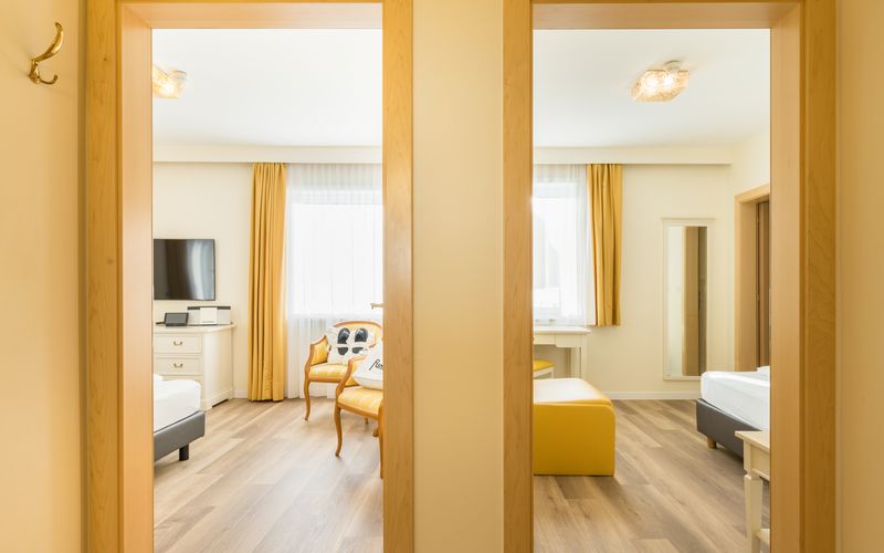 Modernes Superior Appartement mit Balkon und Bergblick im Funggashof in Naturns