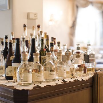 Hotelbar im Funggashof in Südtirol mit gemütlicher Atmosphäre und moderner Einrichtung